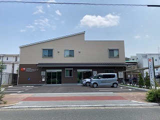 316102490